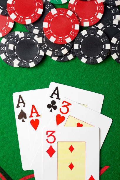 Dealer-cam view of Casino Hold'em table on mahkotajitu
