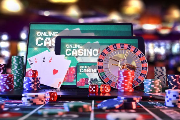 mahkotajitu mobile screen with ESL Pro League and live casino layout